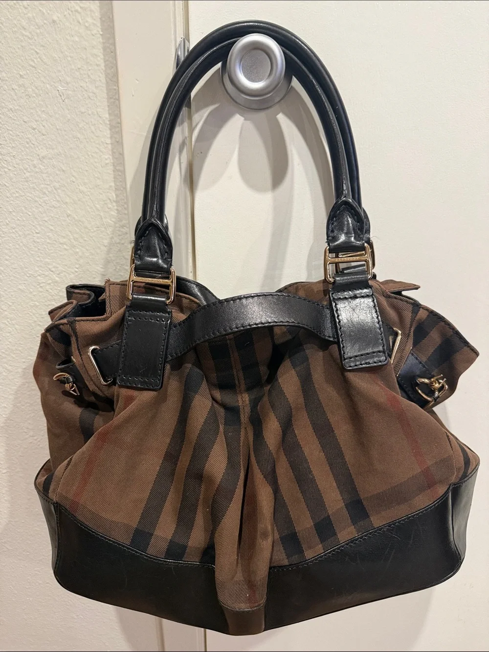 Burberry Bag with Black leatherTrim and Gold Chain Accent - Picture 2 of 11